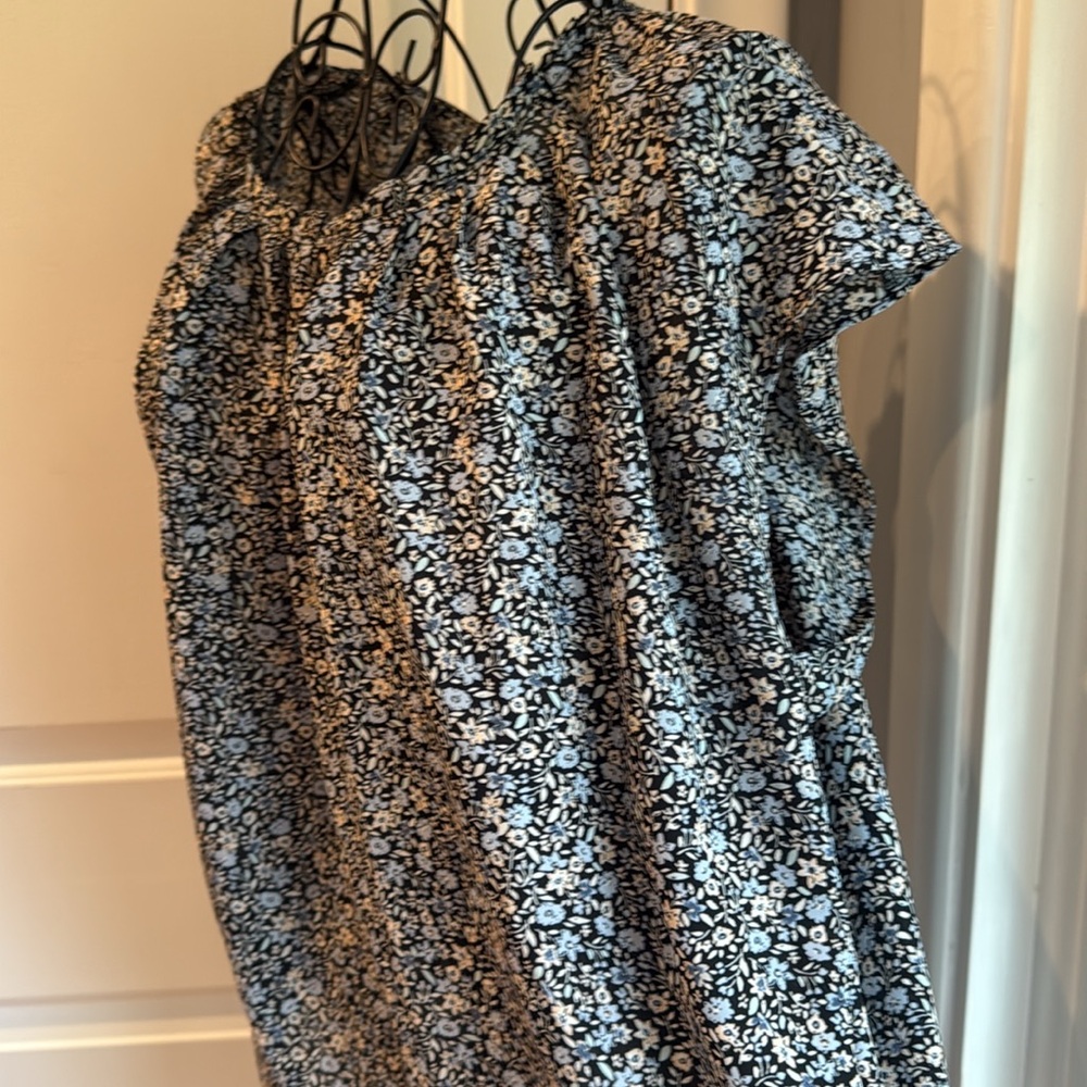 Lauren Conrad, scoop neck, short sleeve floral blouse - Picture 4 of 6